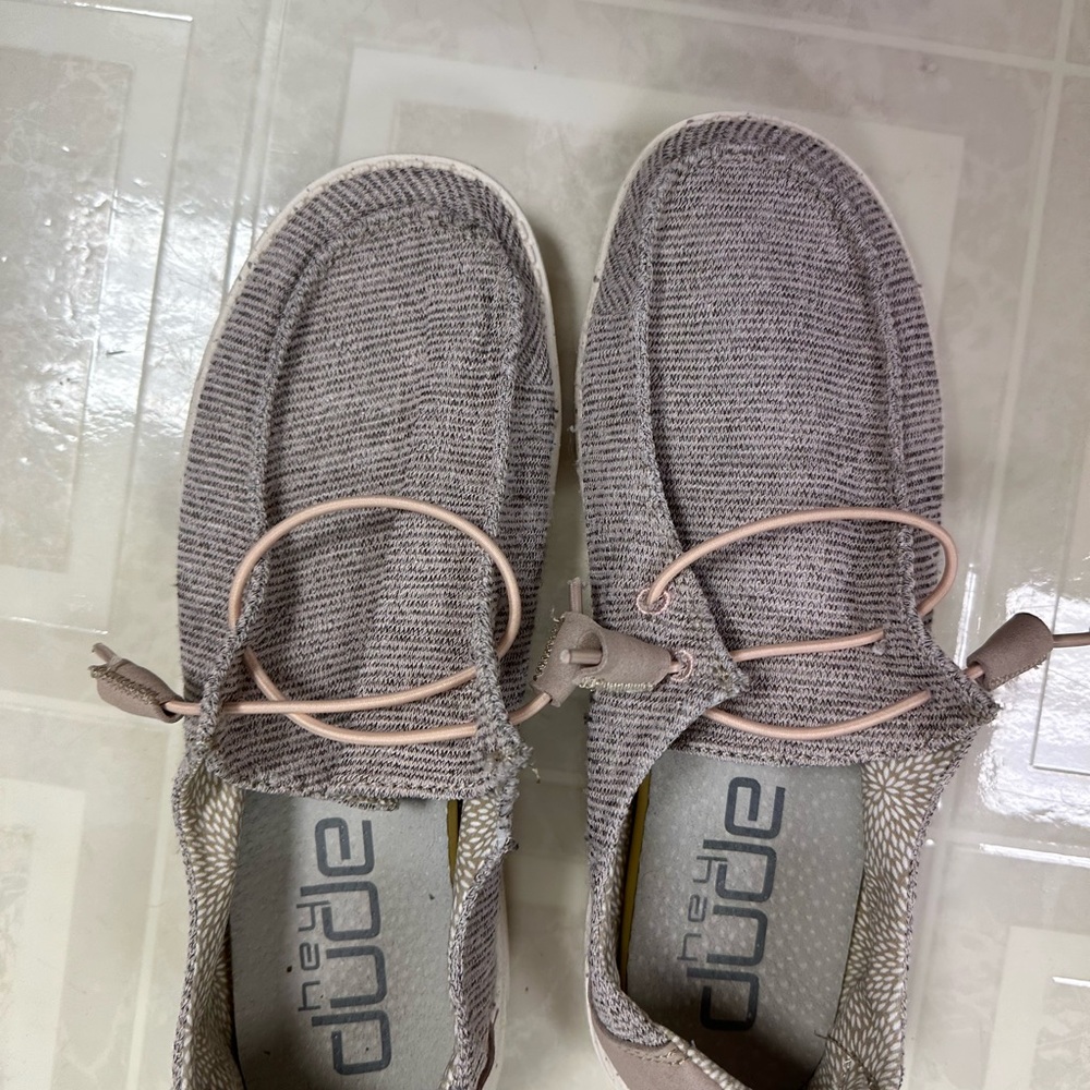 Hey Dude Size 9